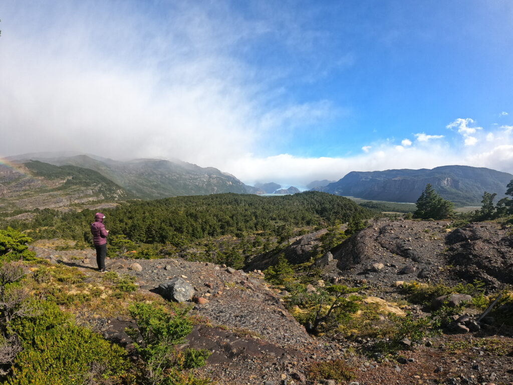 Caminata con vista al Lago Pehoé